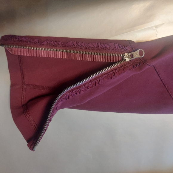 Lululemon Women's leggings SIZE 2 - Picture 6 of 12